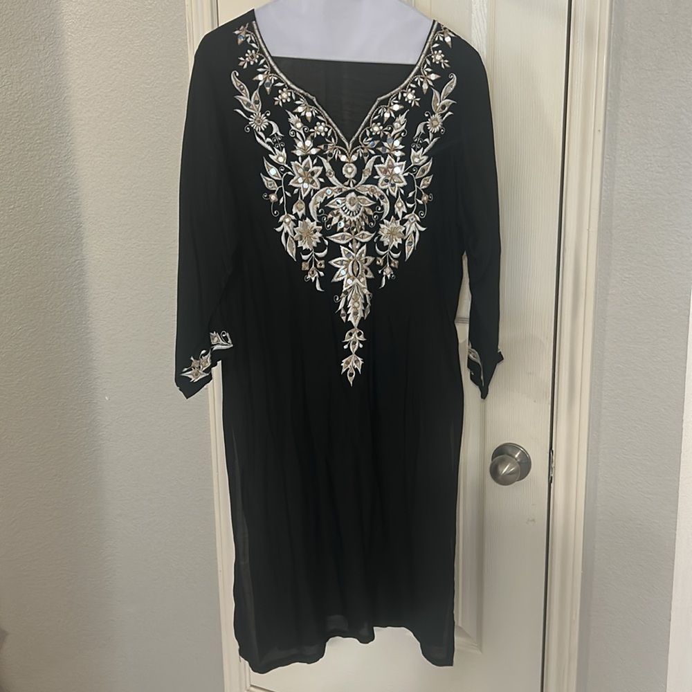 Black kurta kameez embroidery tunic beige white thread mirror work. Size. S